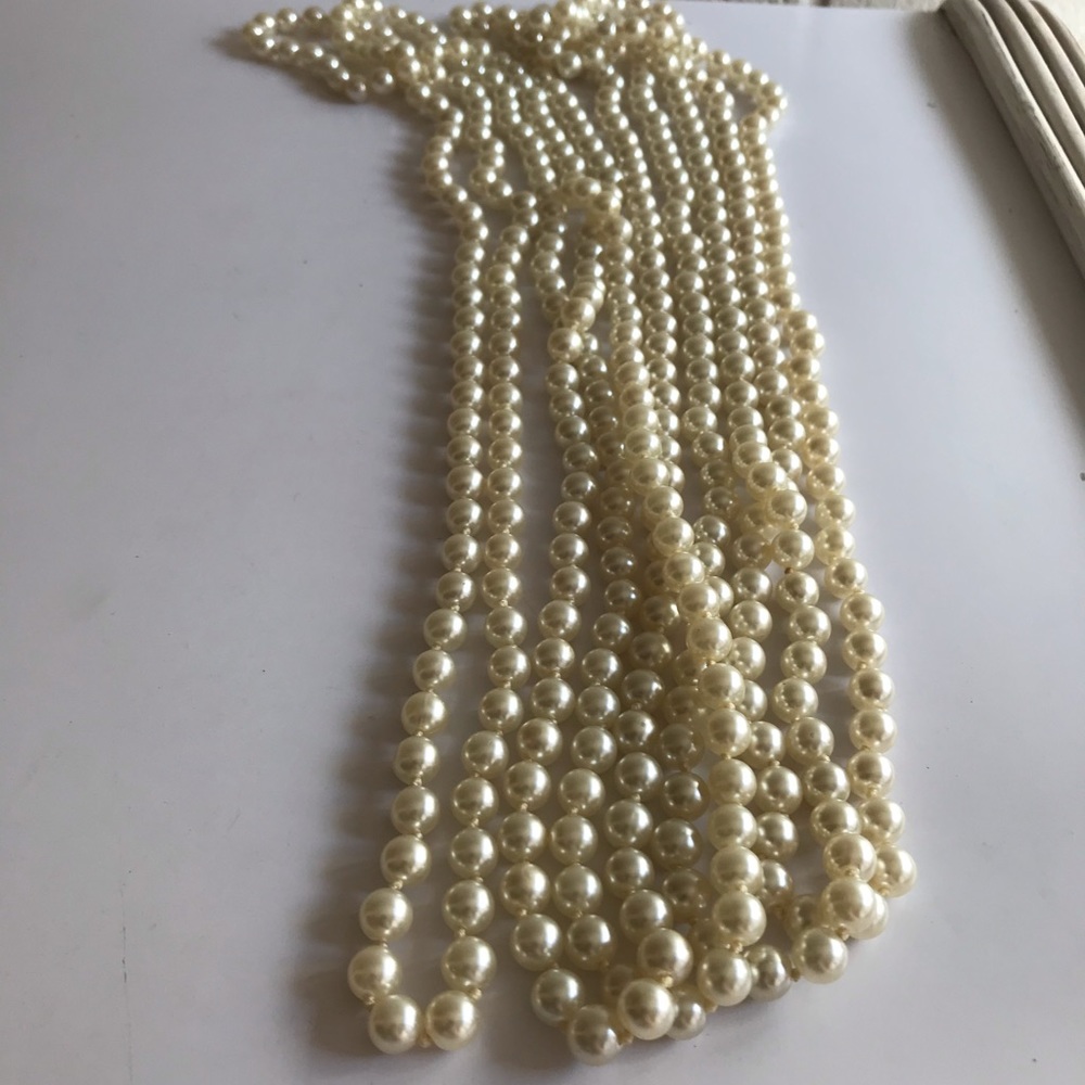 LONG WHITE PEARL NECKLACES (41cm)
